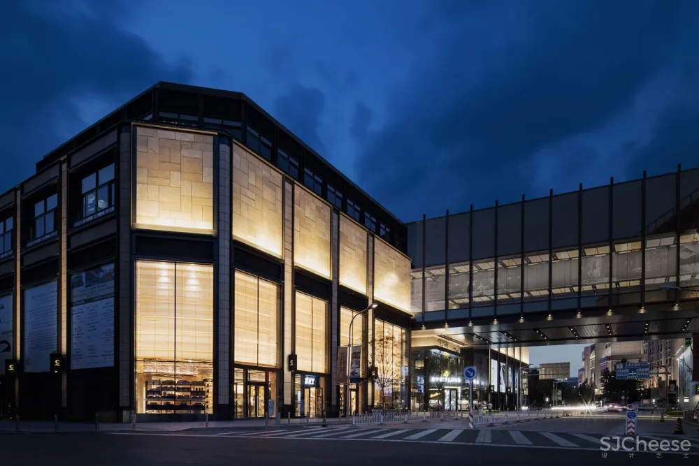 言几又王府井中环店，北京 / 峻佳设计 首