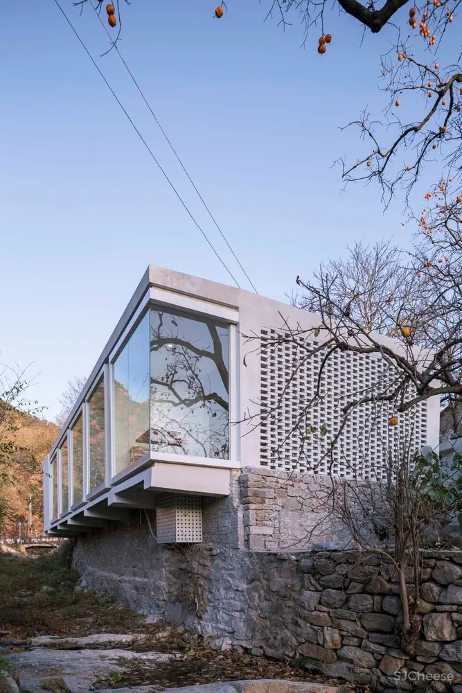 白石酒吧 / 三文建筑/何崴工作室 首