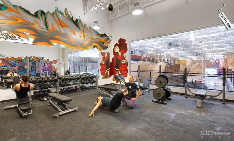 [健身馆] brooklyn boulders coworking space features towering rock climbing wall