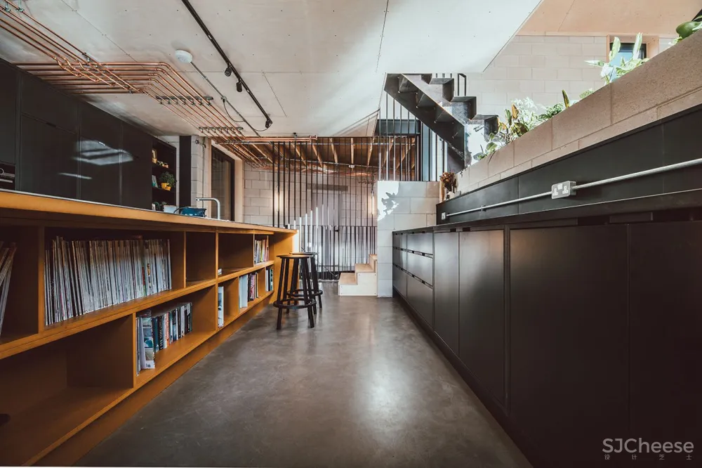 英国一对双胞胎兄弟自建优雅工业之家