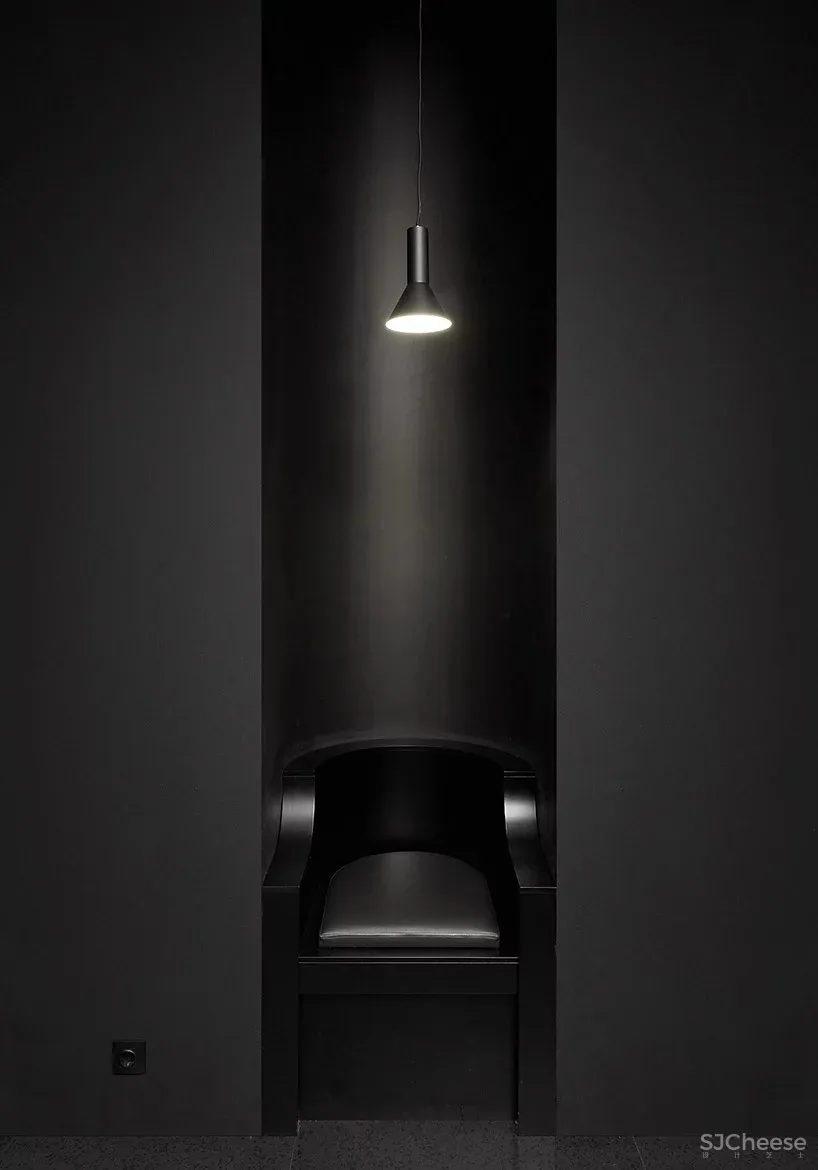 俄罗斯叶卡捷琳堡国际机场候机室设计