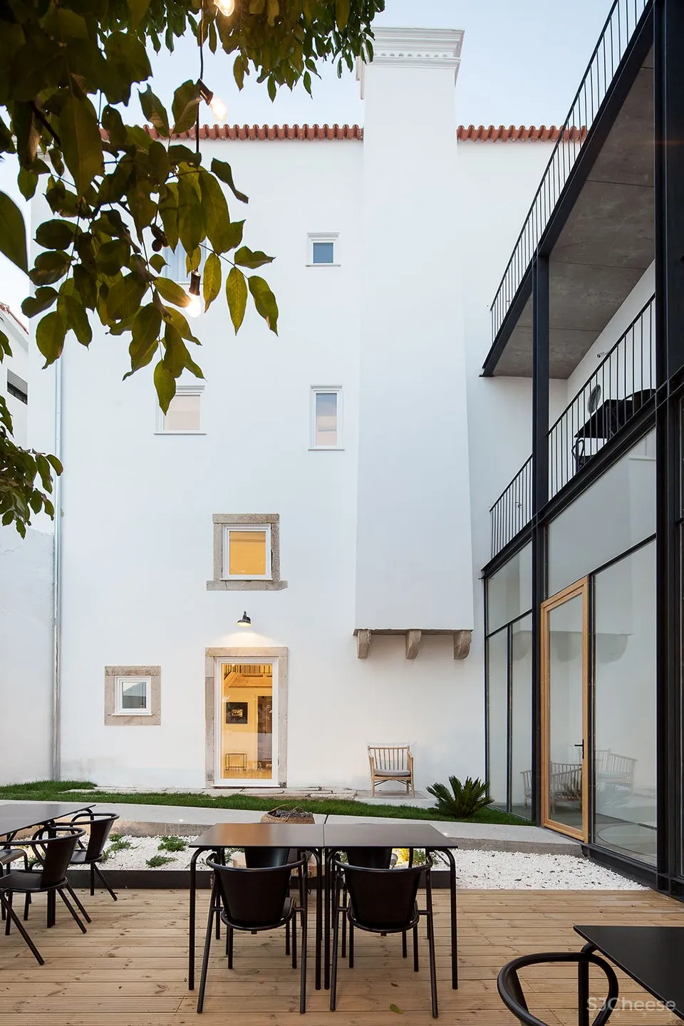 科英布拉酒店改造，葡萄牙 / depA Architects