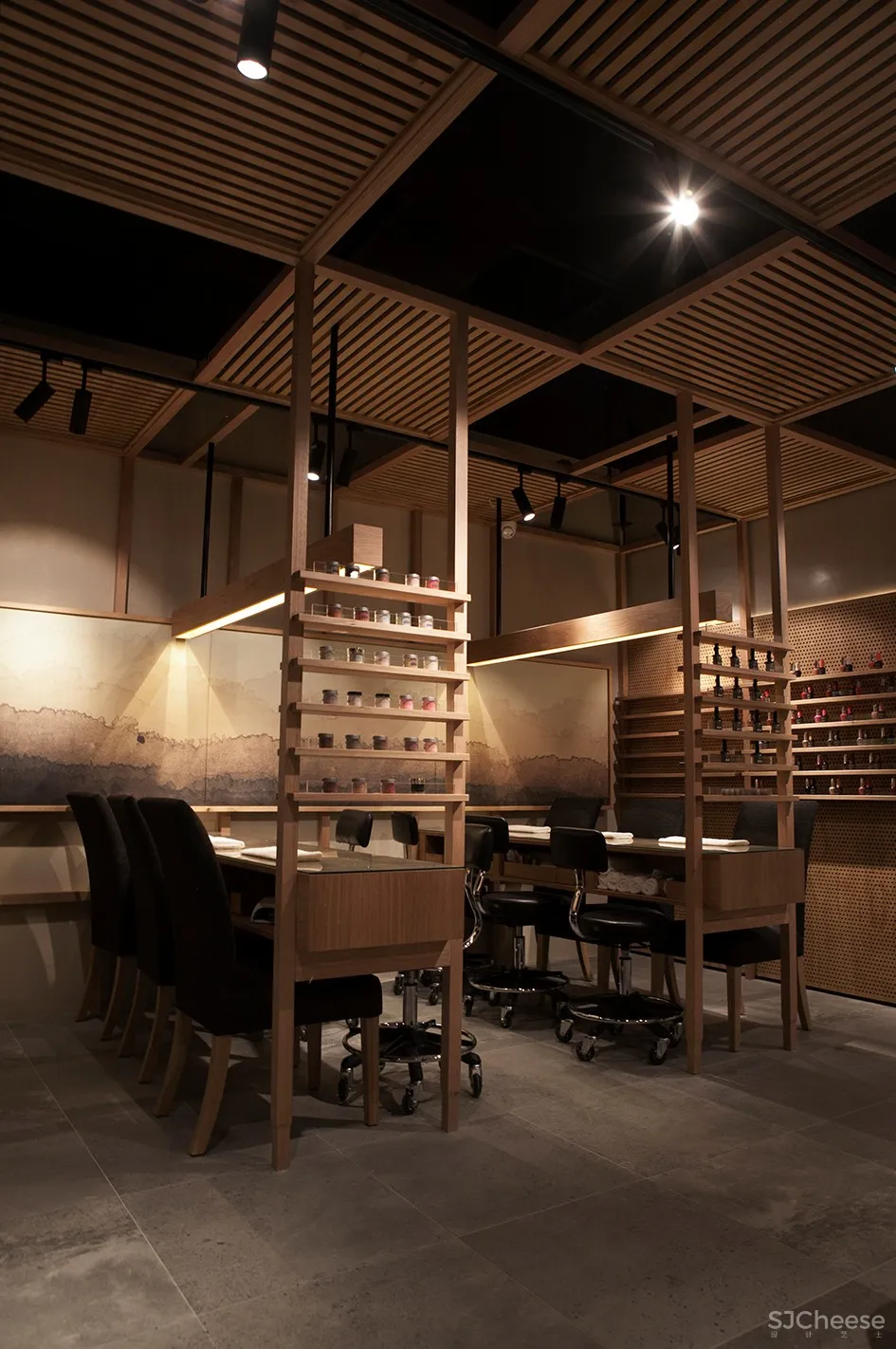 橡木环抱下的温暖SPA空间 | StudioMKZ