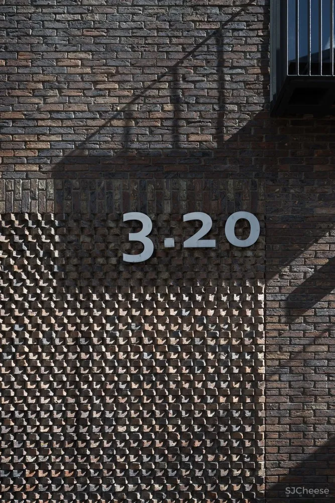 夹层公寓改造 / DNK ag