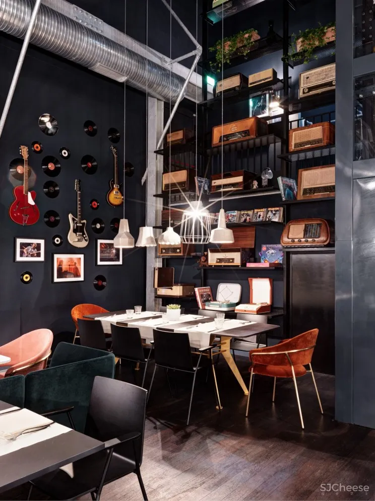 戏剧感十足的 ZOMBY BLUE 演艺娱乐中心 | fabio gianoli