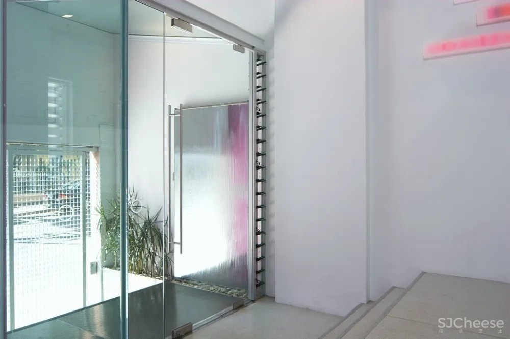 Rolf Ockert设计| ZING PR