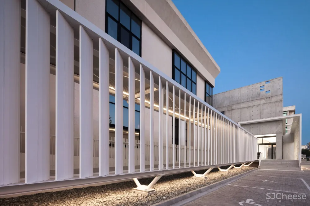 Varda Studio | 抽象的镂空形式建筑