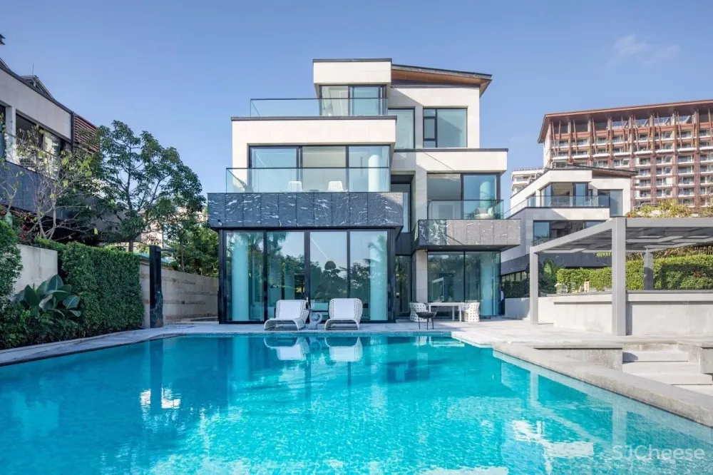 新作 | 1400m² 极简白顶级度假别墅，89年设计师惊艳演绎 首