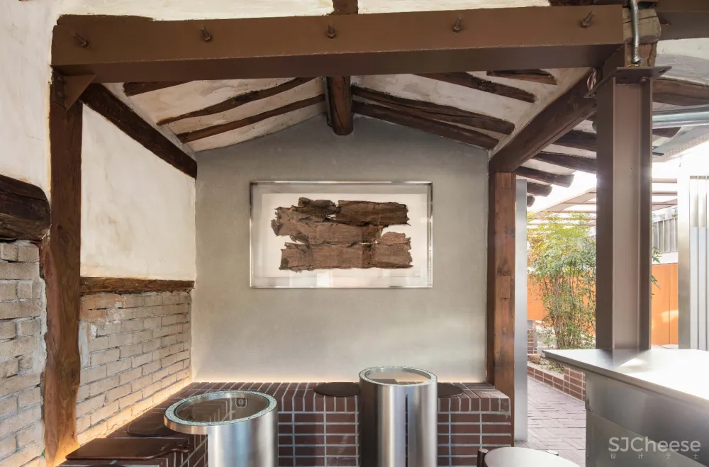 首尔老建筑内的现代 CALIGARI 酒吧 | labotory 首