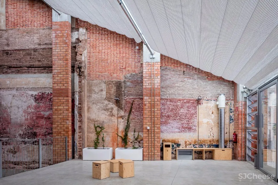 H Arquitectes:巴塞罗纳 老工人阶级的建筑改建