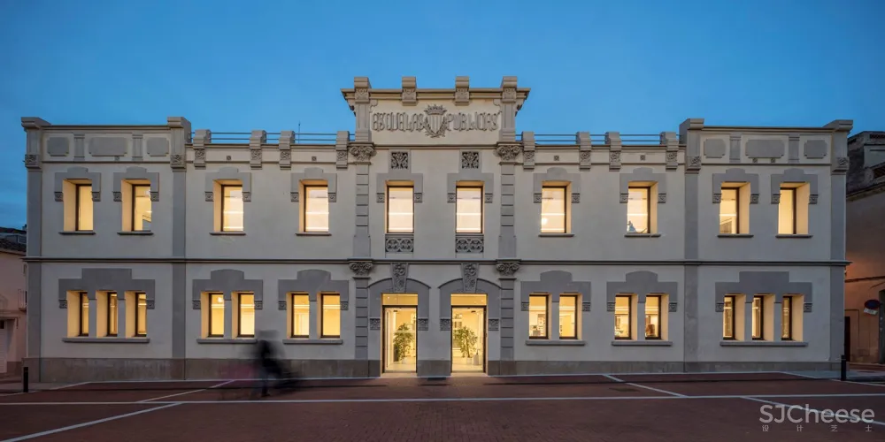 SANT SADURNÍ文化中心,巴塞罗那 / taller 9s arquitectes