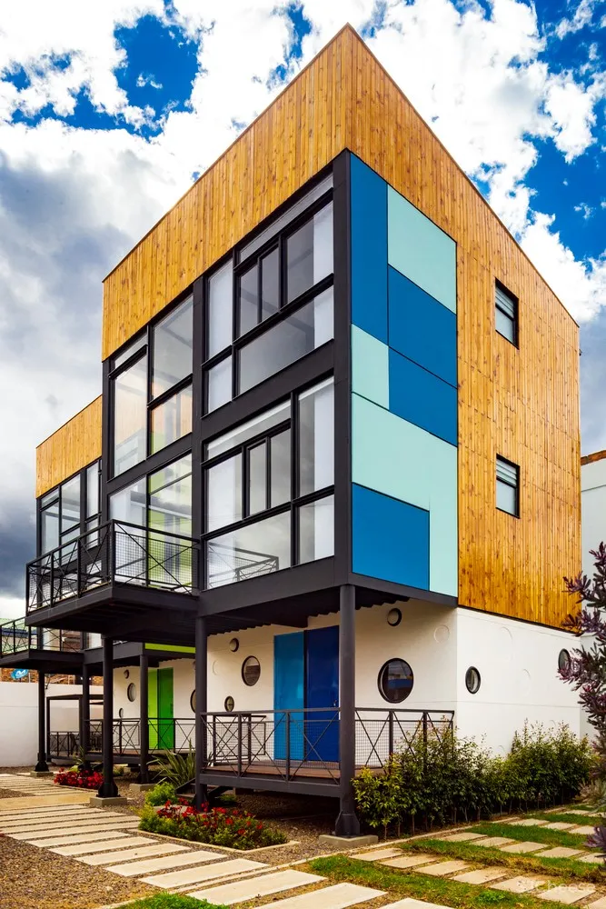 方块小屋 / Camacho Estusio de Arquitectura