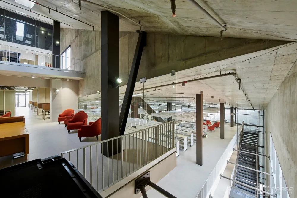 索尔·普拉特杰大学学生资源中心 / Designworkshop