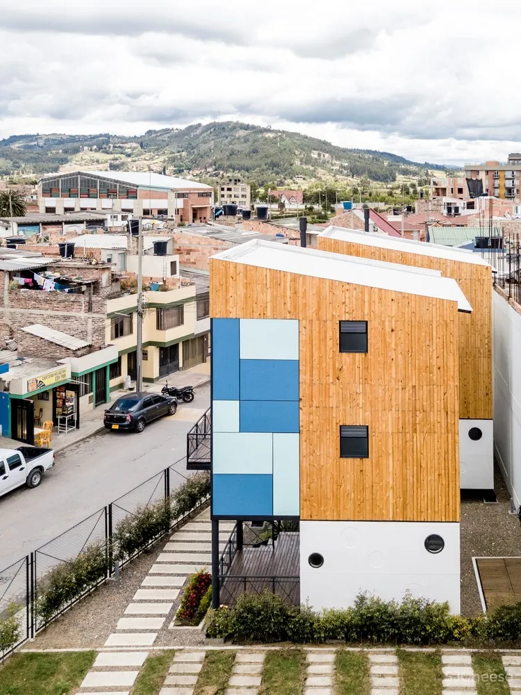 方块小屋 / Camacho Estusio de Arquitectura