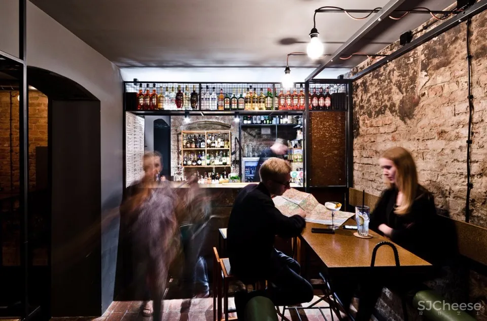 波兰 Źródło威士忌酒吧 | Adam Wiercinski