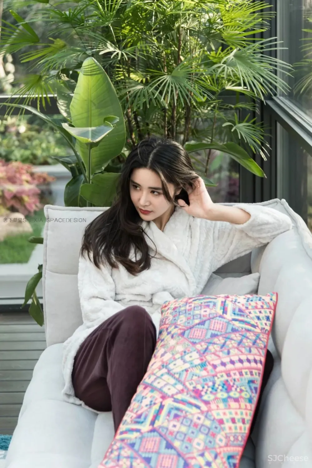 1120㎡轻奢别墅,一半冷艳一半迷红 | 舍下空间