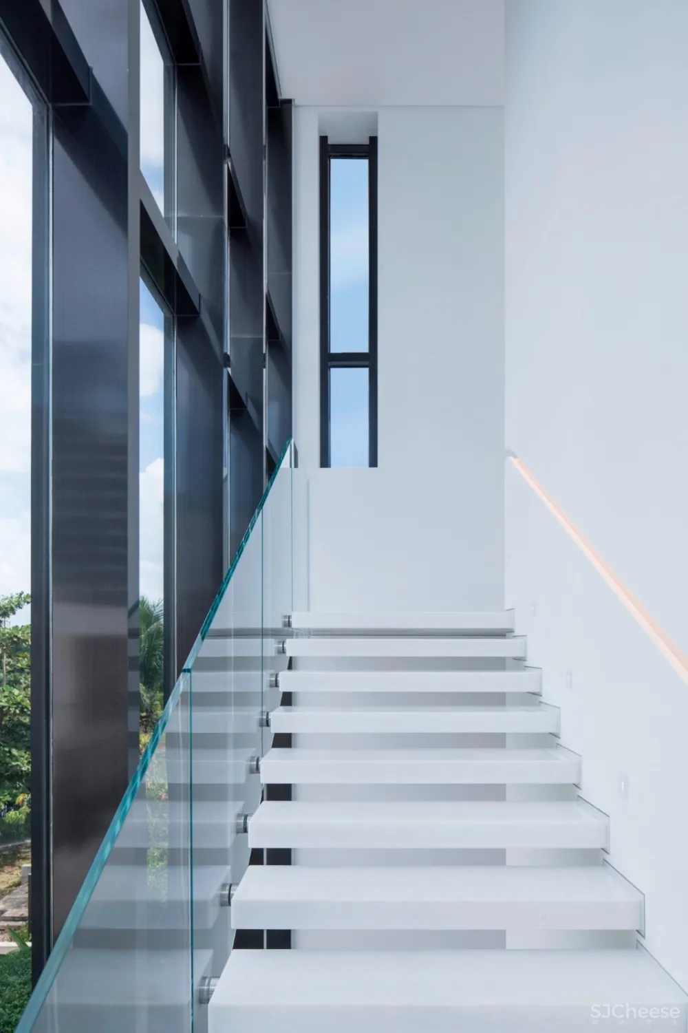 新作 | 1400m² 极简白顶级度假别墅，89年设计师惊艳演绎 首