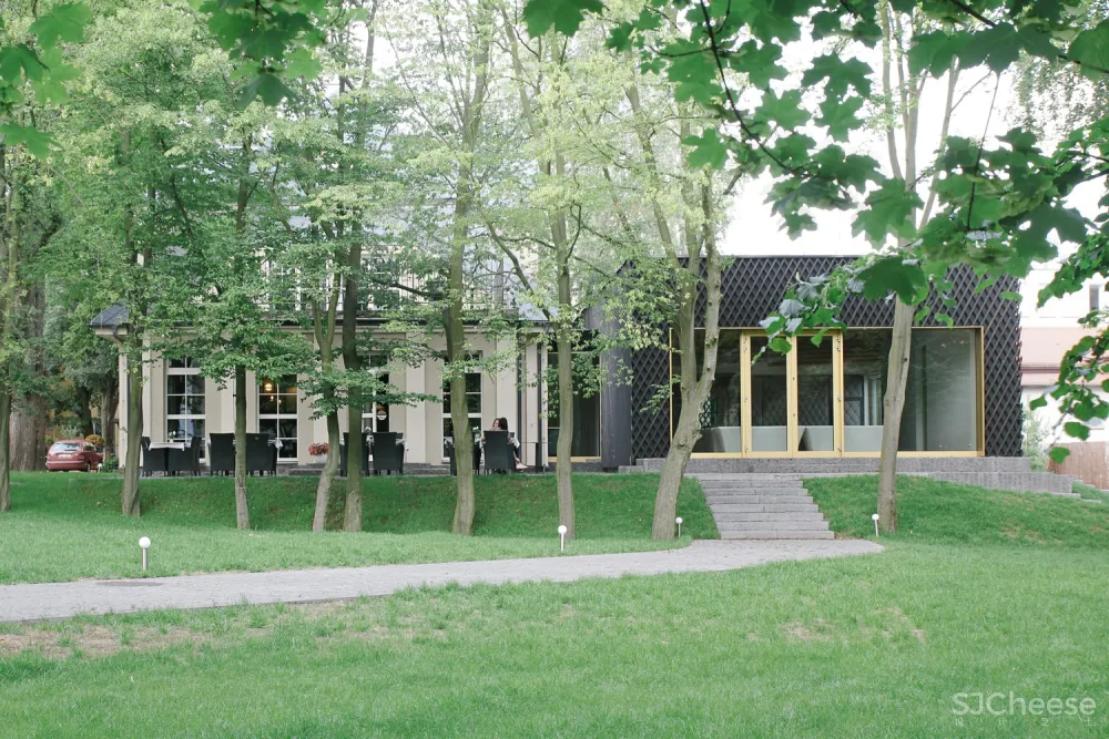 PB STUDIO | 波兰历史建筑扩建成温馨酒店