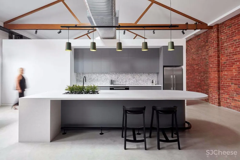 由旧仓库改造而成的现代联合办公空间 | Studio 103