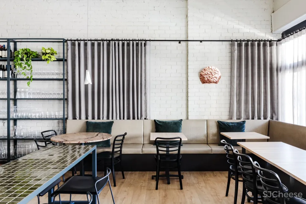 Fiona Lynch&Michael Gittings：休闲庭院酒吧