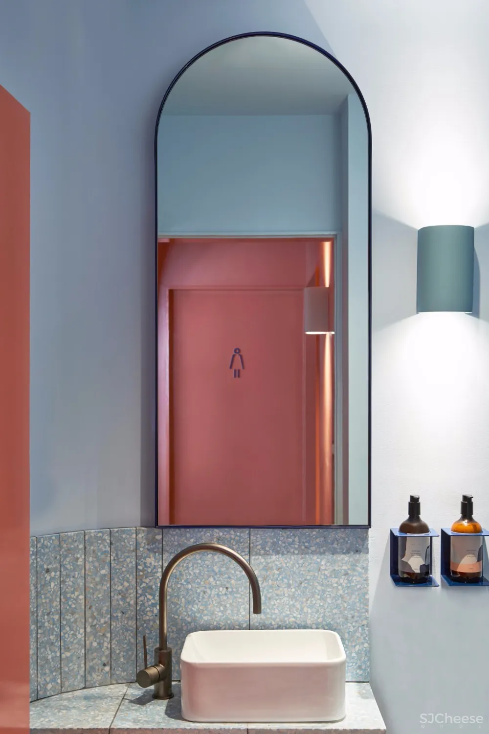 墨尔本潘通珊瑚红餐厅 | STUDIO ESTETA