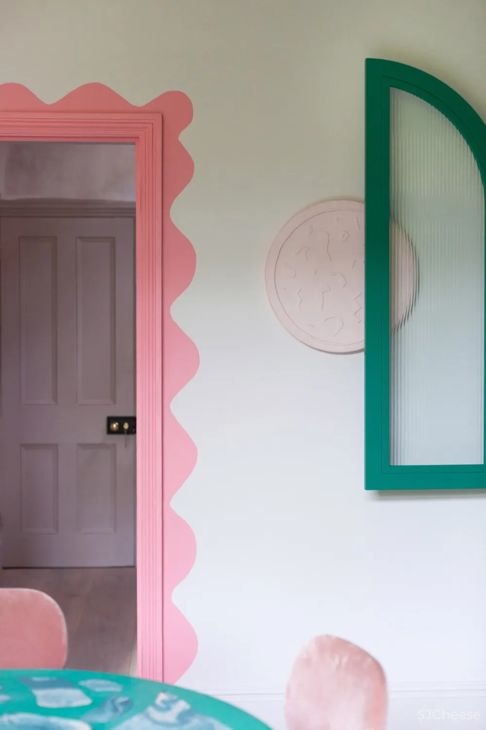 2LG工作室设计伦敦住宅 | 混合了柔和色调和古怪细节 首