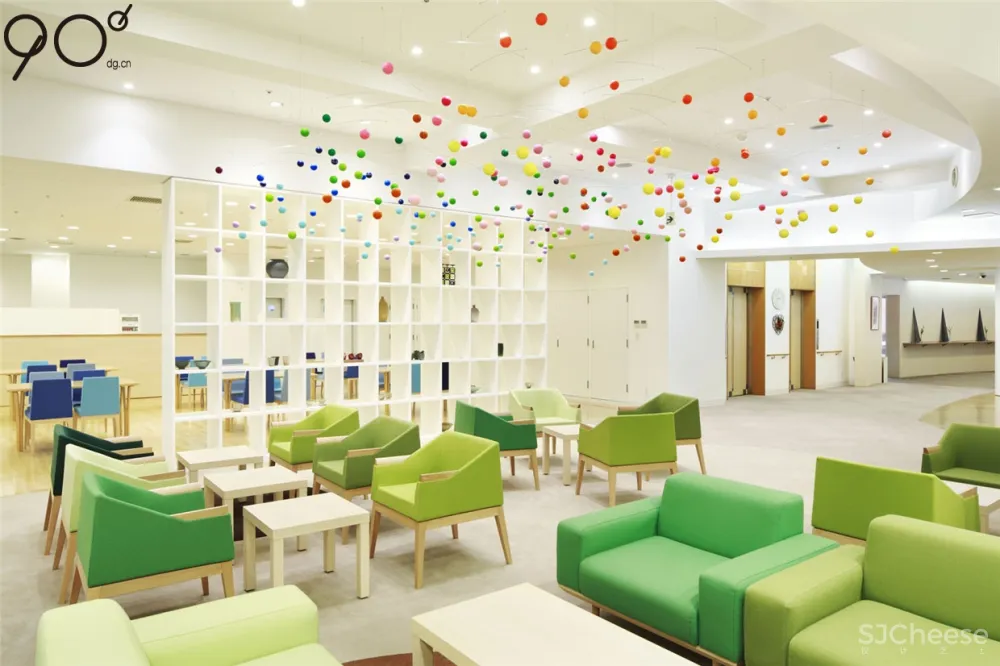 真珠苑疗养院的休息区与餐厅