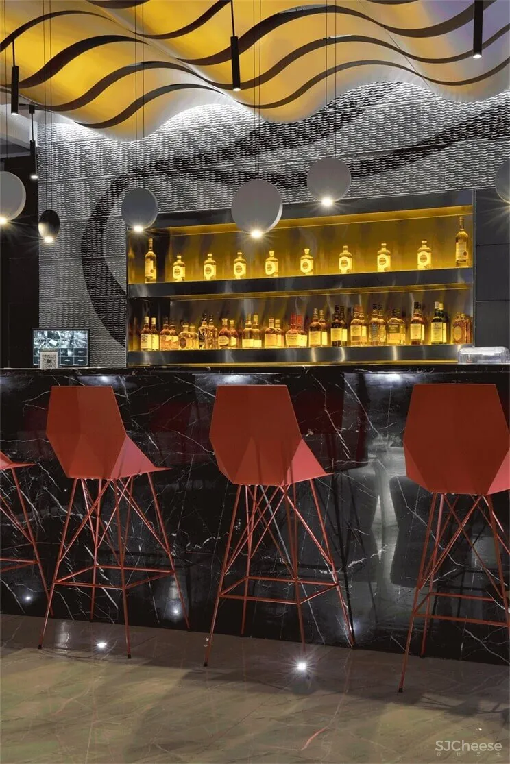 Grey whale 灰鲸餐厅——来自海洋最深处的凝视