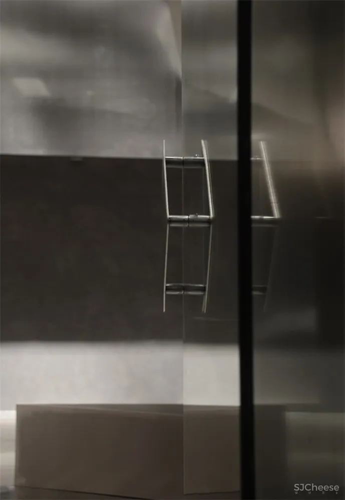 杭州易写男装后现代解构主义空间设计