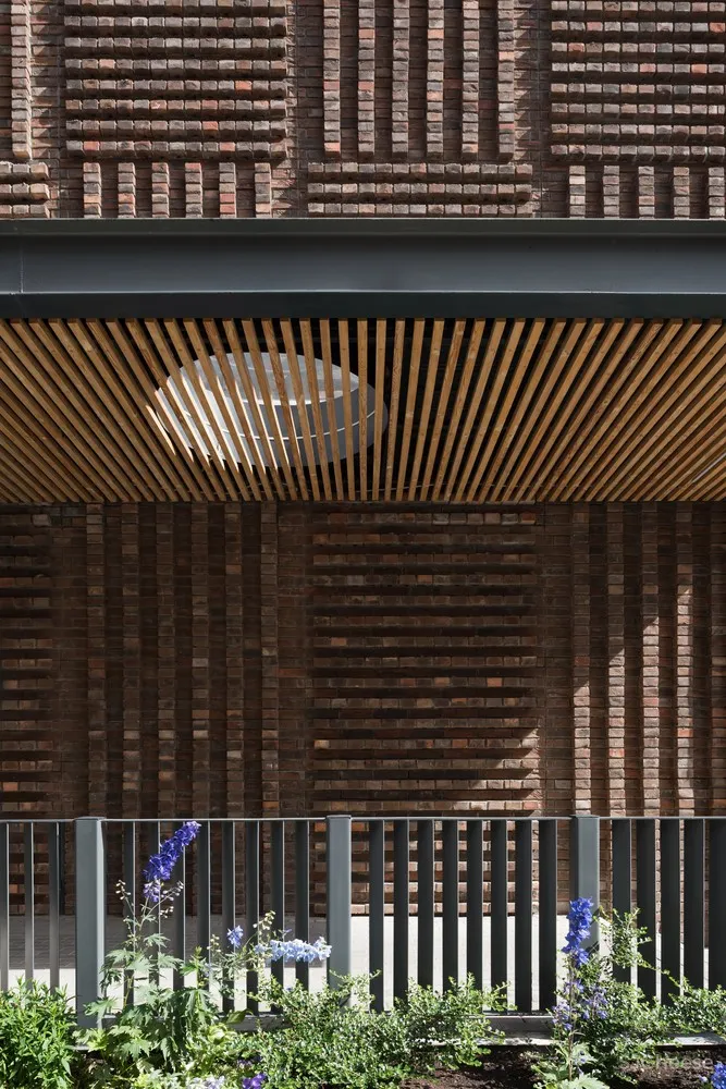 夹层公寓改造 / DNK ag