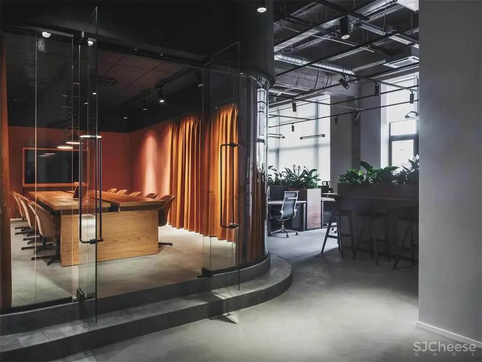 俄罗斯PETSHOP IT部门包豪斯风格办公室设计