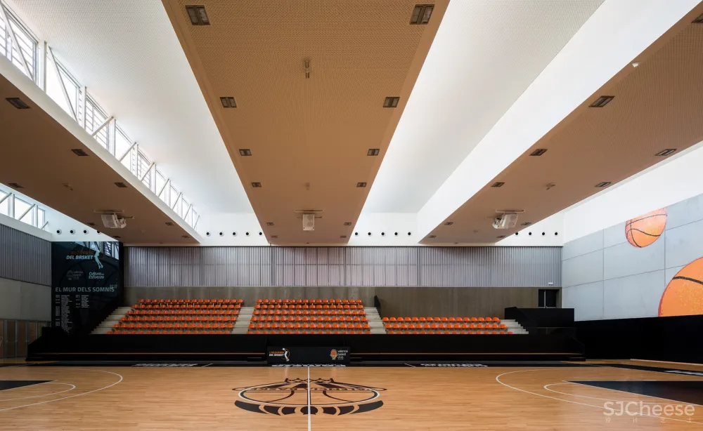 西班牙:篮球联赛场地