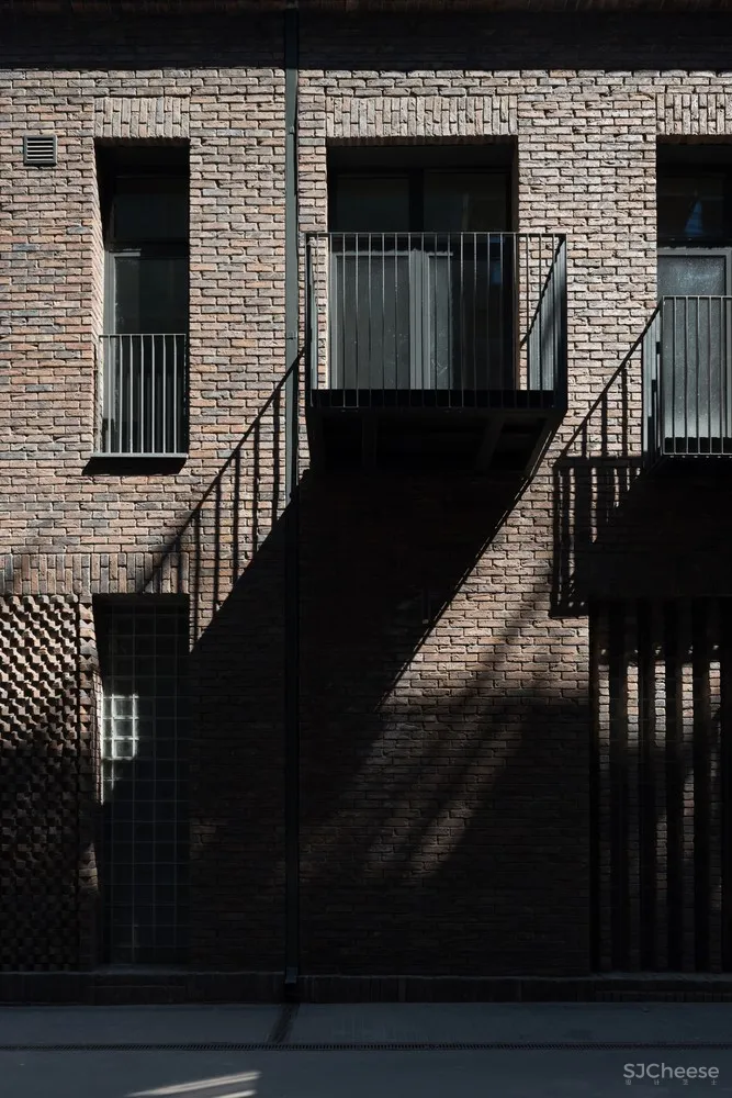 夹层公寓改造 / DNK ag