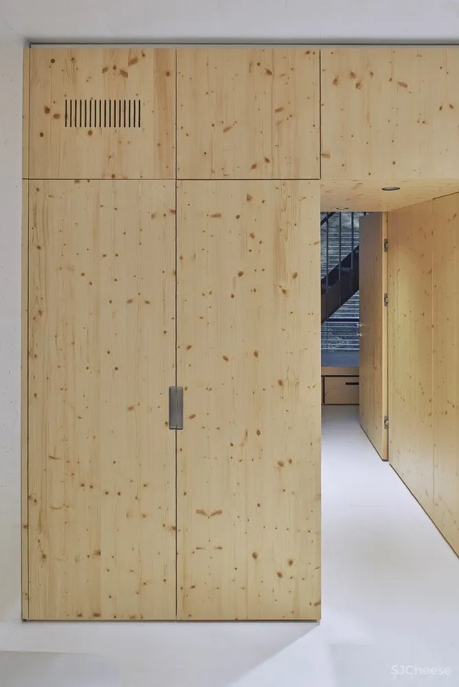 与环境的和谐融合 | A House in Rasu Namai