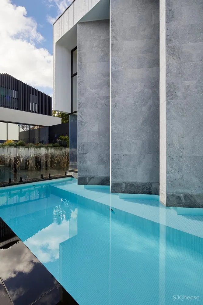 首发 | Mostaghim & Associates 让冬季的阳光进入生活空间 首