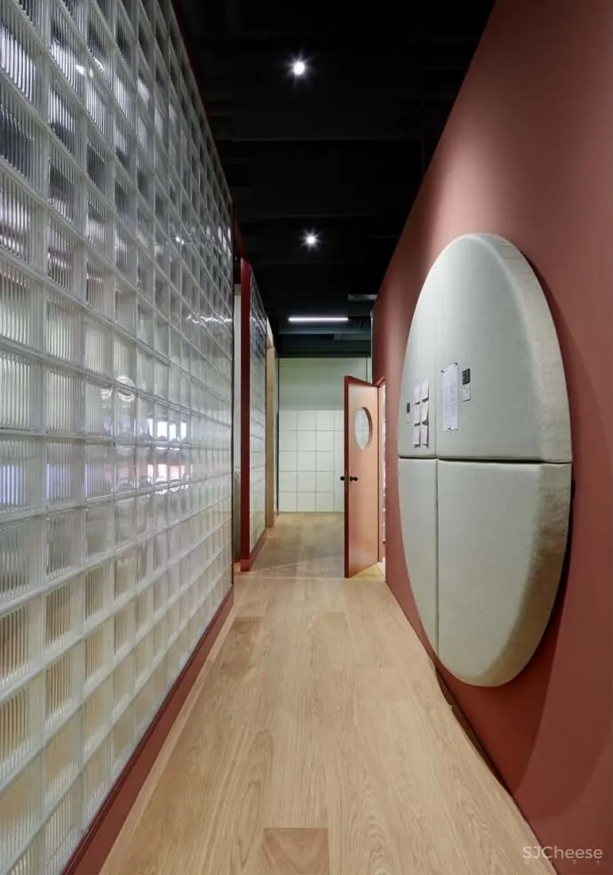 柏林一家未来主义药房设计