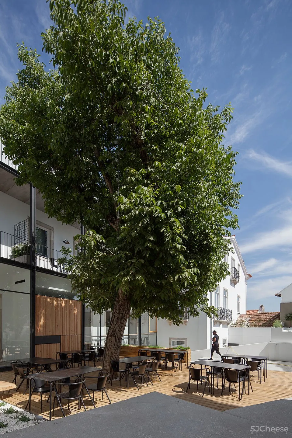 科英布拉酒店改造，葡萄牙 / depA Architects