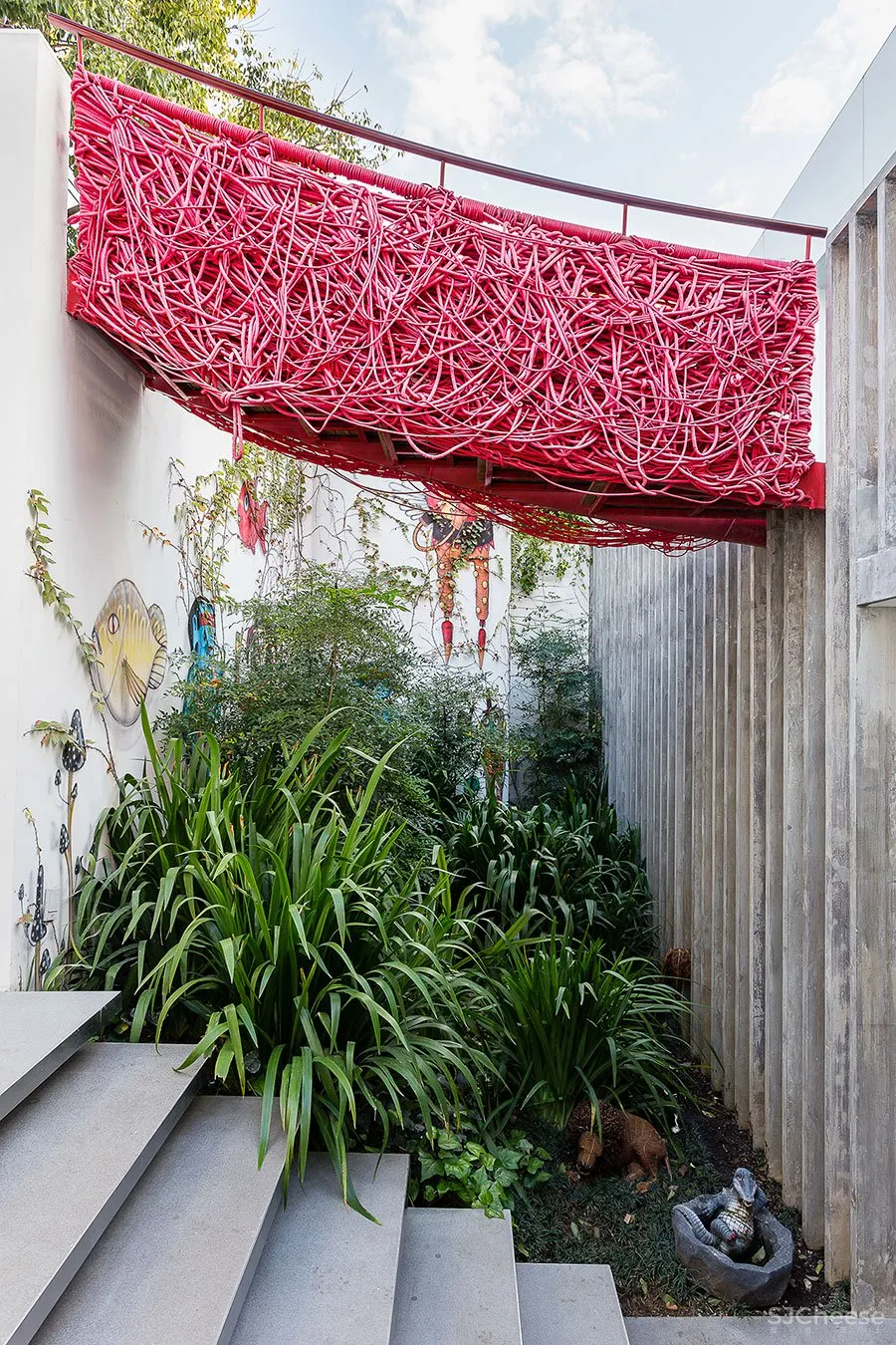 Toy House MM01 - A Joyful Refuge from the World Outside