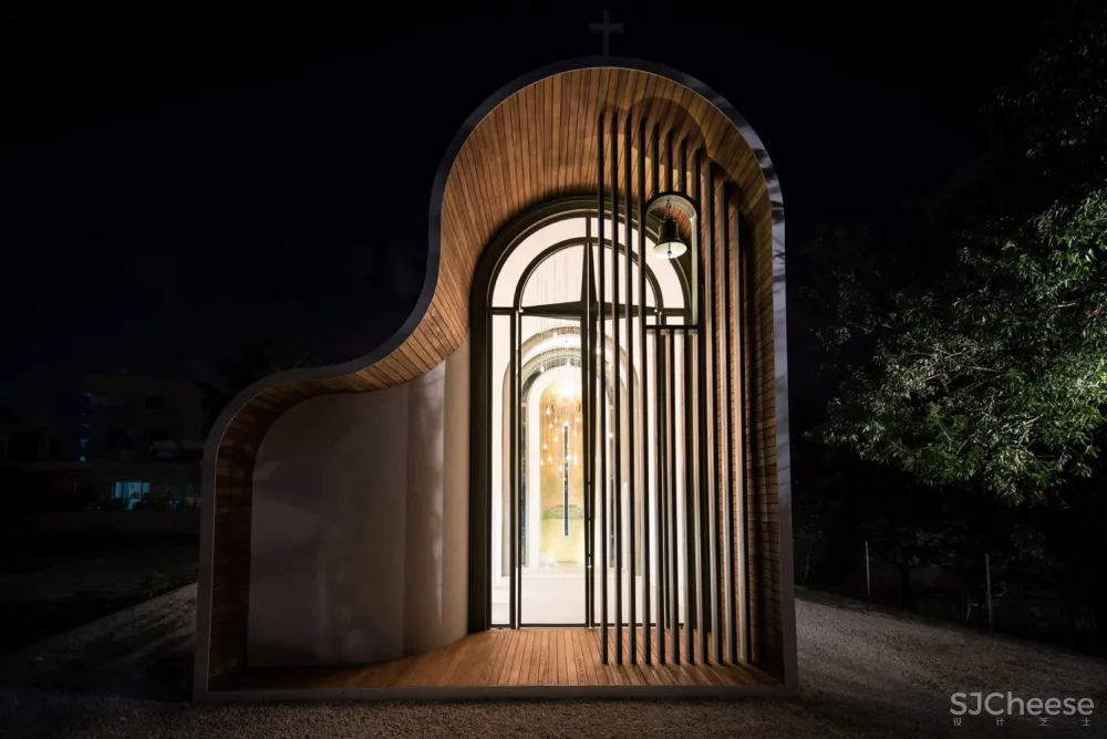 使徒彼得和圣海伦的烈士教堂 / Michail Georgiou