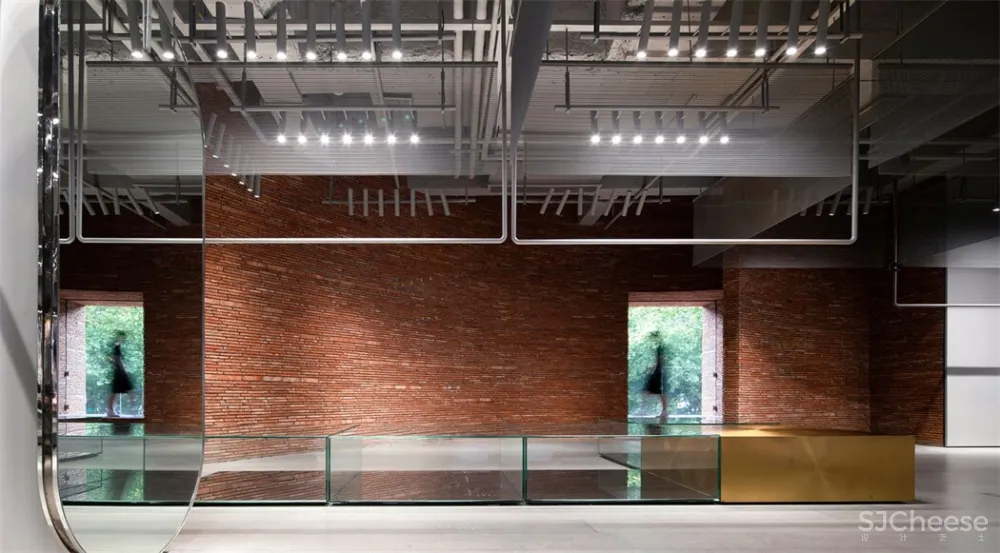 东仓建设,UR华师旗舰店—峡谷