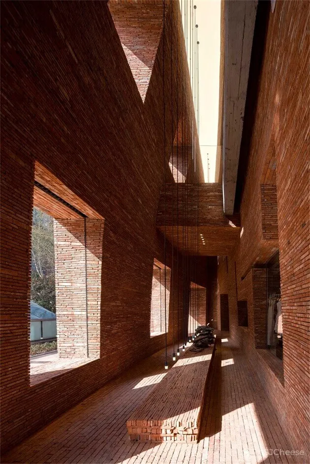 东仓建设,UR华师旗舰店—峡谷