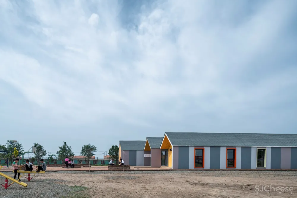 张北县二台镇华夏之星初心图书馆,河北 / 度态建筑