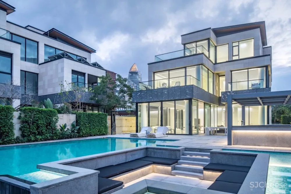 新作 | 1400m² 极简白顶级度假别墅，89年设计师惊艳演绎 首