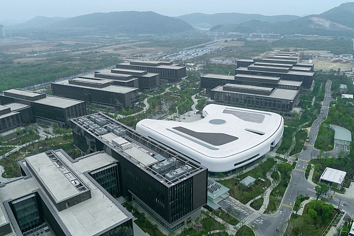 办公设计 | J&A杰恩设计 x 华为:“人文+科技”融合构建华为武汉研发中心