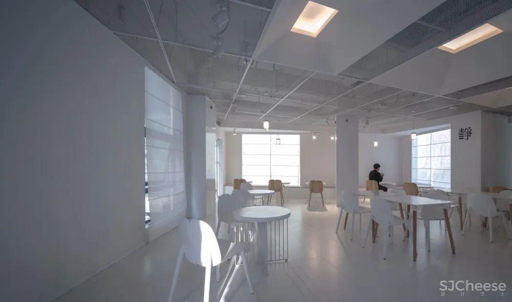 水木言设计:成都“白”止间书店 首