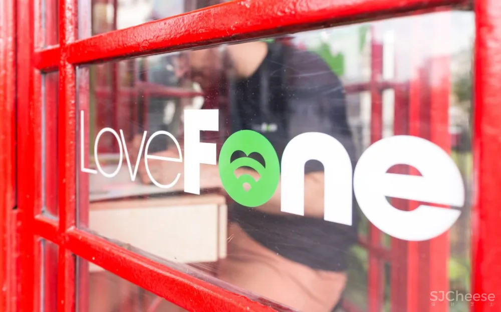 Lovefone将英国废弃的电话亭变成了小型维修店