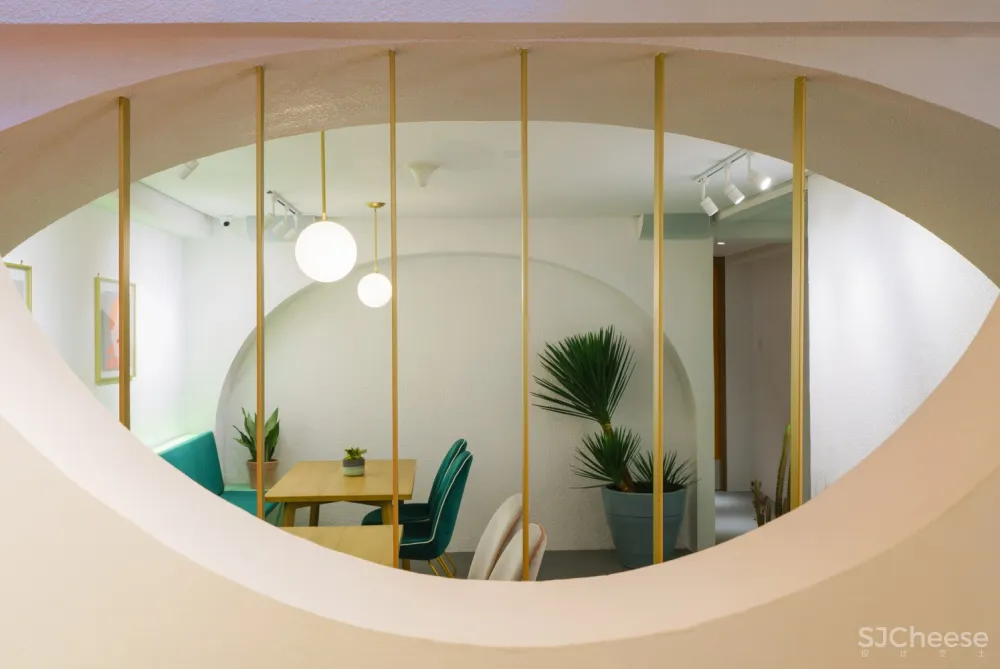 Studio Kota：明亮的空间氛围 Cliq Coffee 首