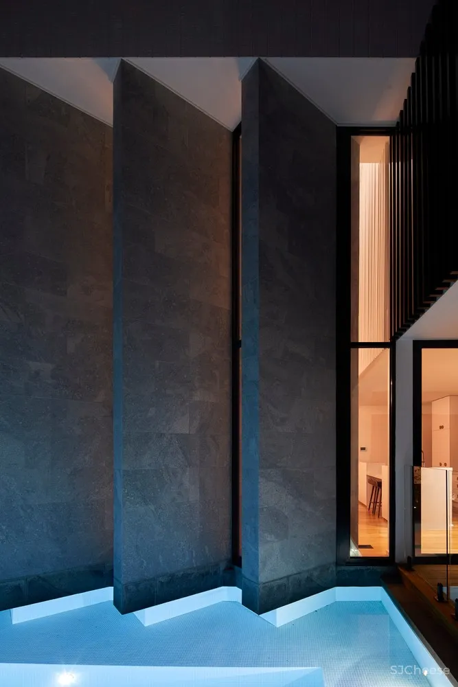 首发 | Mostaghim & Associates 让冬季的阳光进入生活空间 首