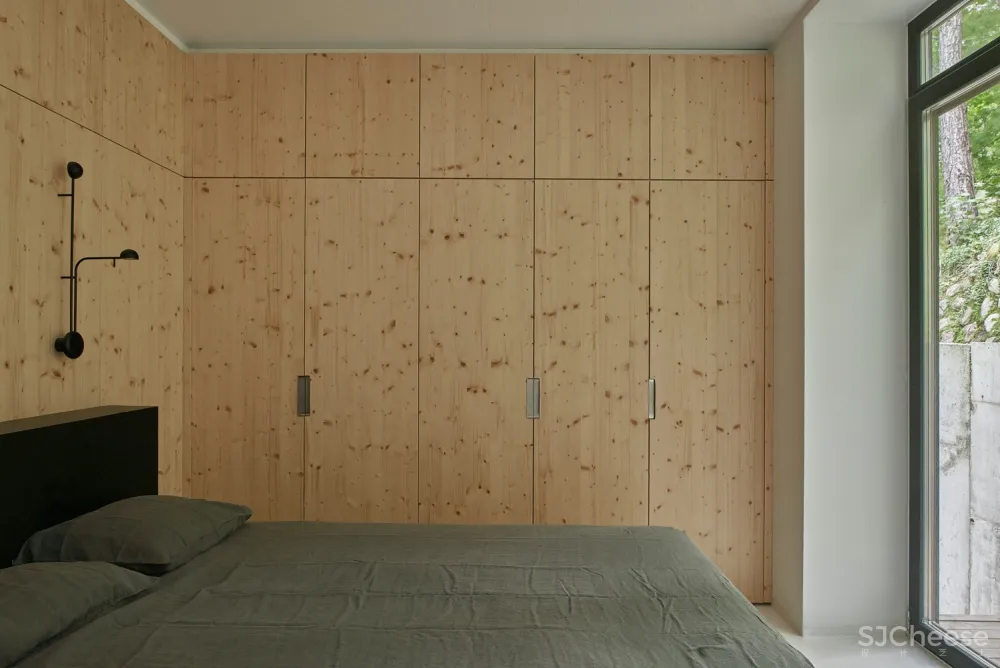 与环境的和谐融合 | A House in Rasu Namai