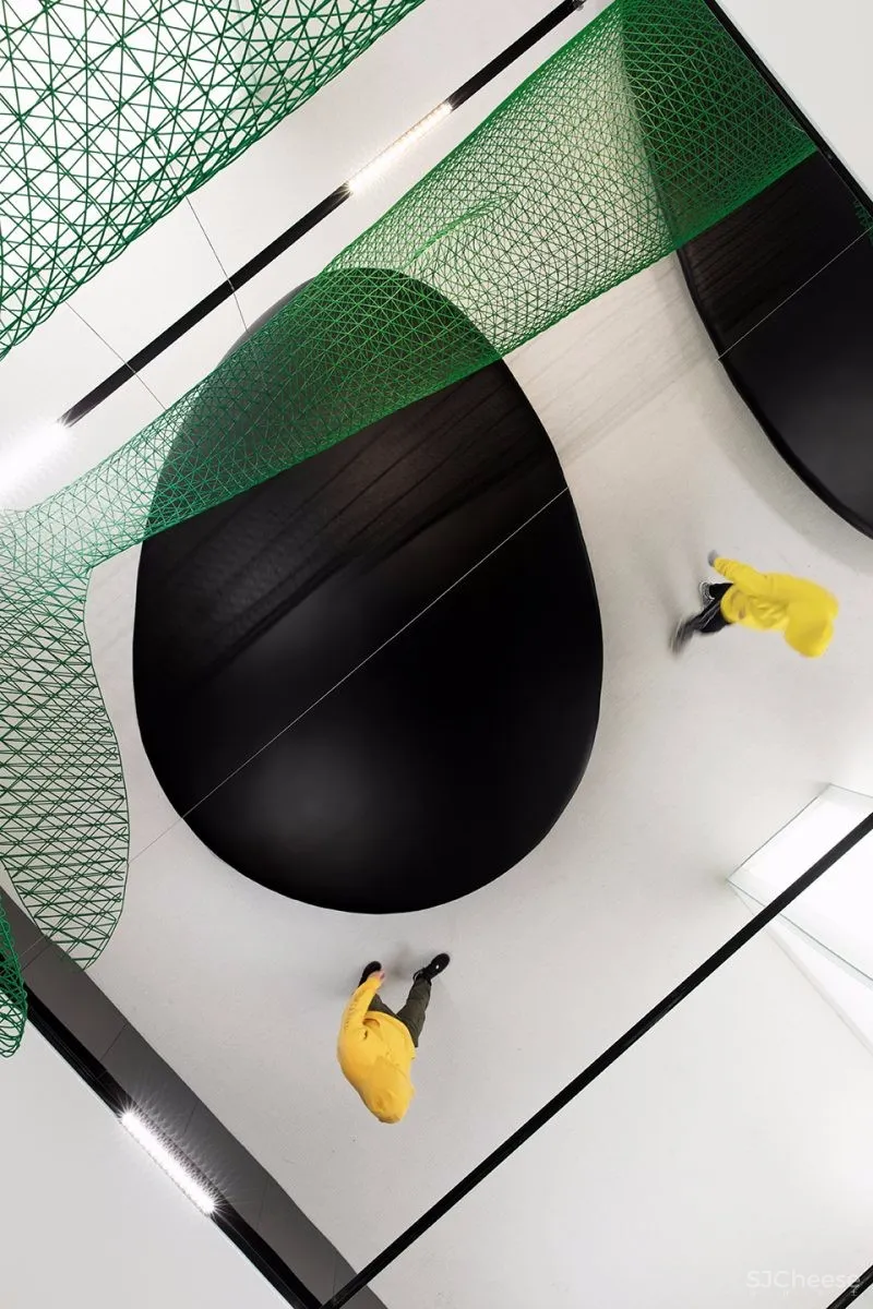 东仓建设:全球首家超级旗舰店·Whale 首